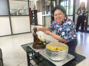 ร่วมสืบสานประเพณีสงกรานต์ ประจำปี 2569 โดยร่วมกันสรงน้ำพระ ... พารามิเตอร์รูปภาพ 11